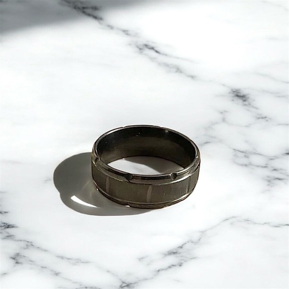 Stainless steel 8mm black polished and matte men’s ring -Size 10 - Picture 3 of 3